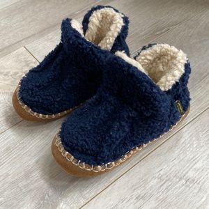 LL Bean toddler boy slippers size 7-8